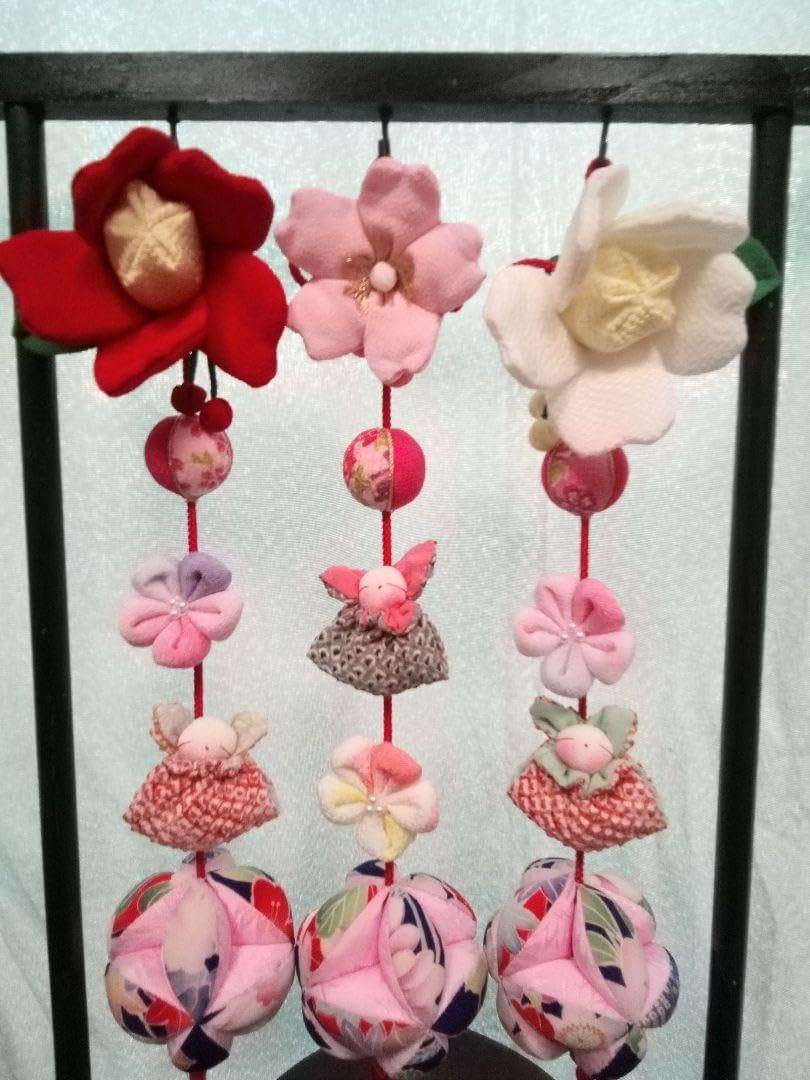 ちりめん細工　吊るし飾り　花と袋うさぎの癒し ちりめん細工 吊るし飾り 花と袋うさぎの癒し